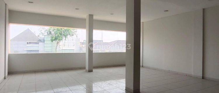 Sewa Ruko Gandeng Kemanggisan 3 Lantai Pinggir Jalan 212m2, Jakarta Barat 1