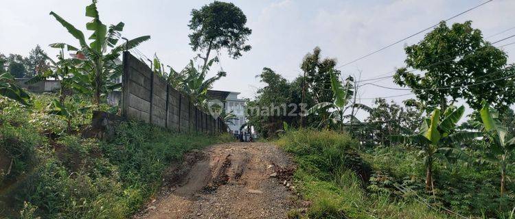 Di jual tanah. Lokasi sangat strategis nempel jalan. View lepas. 1