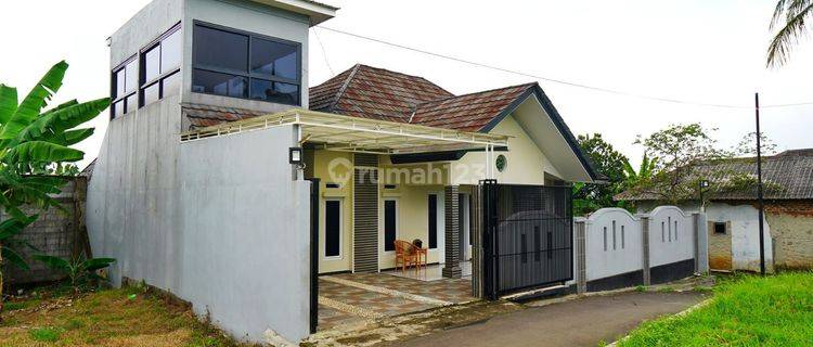 Di jual rumah siap huni 2 lantai lokasi sangat strategis 1