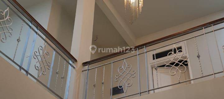 Rumah Dijual 3 Lantai Hadap Timur Sudah Renovasi Banjar Wijaya  1