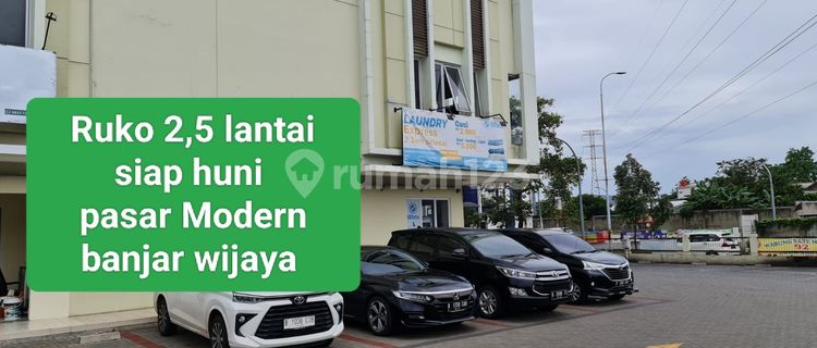 Renovated 2.5-story Shop House in Banjar Wijaya Modern Market 1