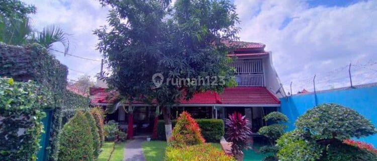 Selling Full Furnished Villa 2 Floors 4+1 Room Balcony Pool Kunti Seminyak Kuta 1