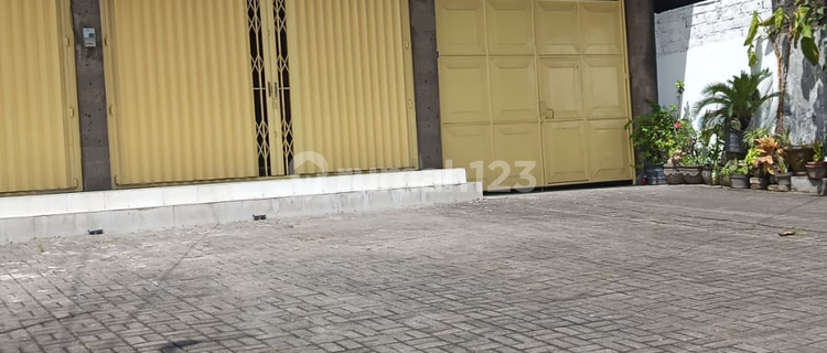 South-Facing Shop House Hook Position 3 Floors West Gatsu Denpasar 1