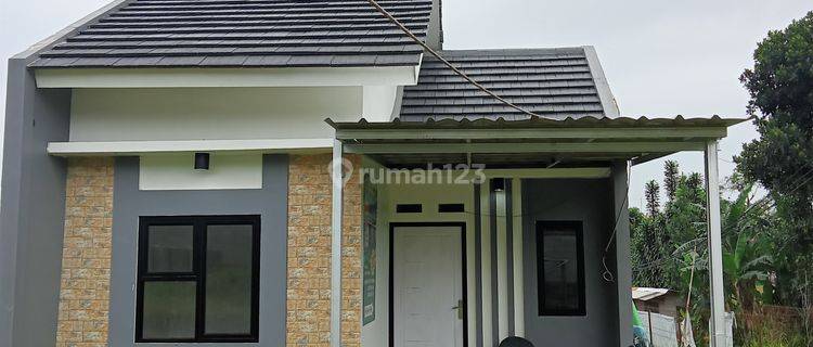 Dijual rumah dengan kanopi luas depan belakang  1