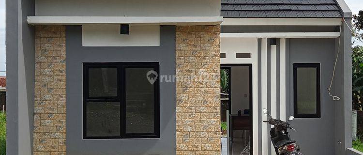 Dijual rumah dengan CARPORT dan garden di Bogor  1