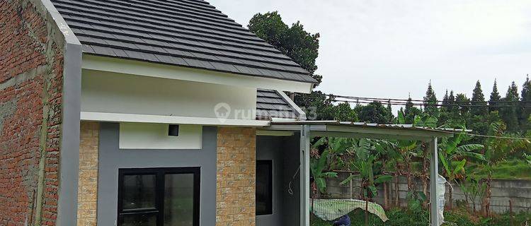 Rumah Dengan Carport Luas Dan View Gunung Salak  1