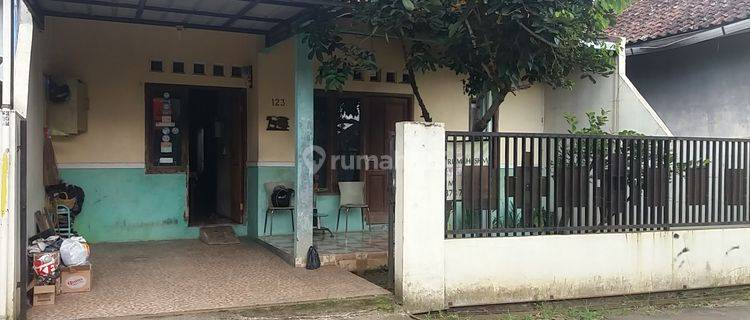 Rumah lokasi bagus ,unfurnished Sertifikat Hak Milik di Cimangu, Bogor 1