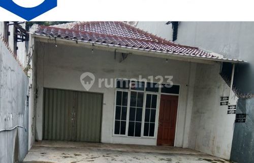 house on dr. wahidin street, a very strategic location 1