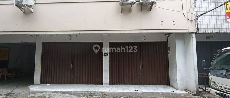 Disewakan Gudang, Lokasi Strategis di Kebayorna Lama 1