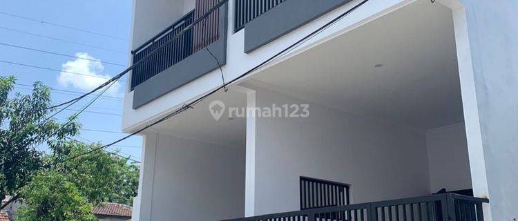 Rumah Baru 2 Lantai Siap Huni, Di Cipondoh Makmur, Tangerang 1