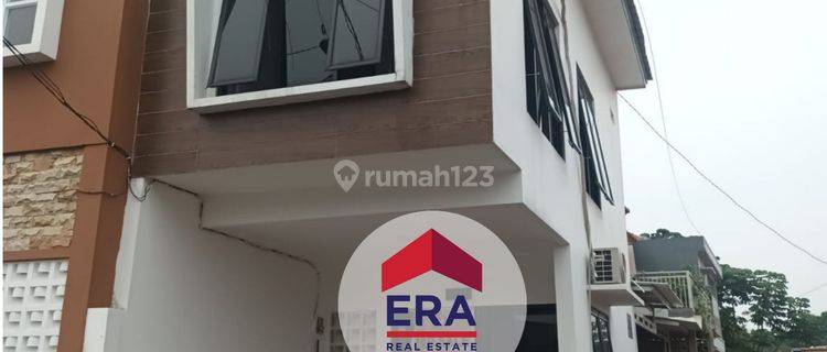 Rumah 2 Lantai Depan Sekolahan Cocok Untuk Usaha di Jaktim 1