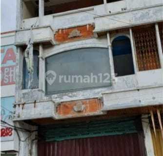 Selling 3 Floor Shophouse in Strategic Area in the City Center of Bali 1