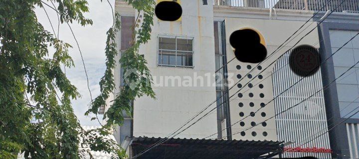 For Rent: 2-Story Shop House in Tebet, Close to Public Access, Flood-Free 1