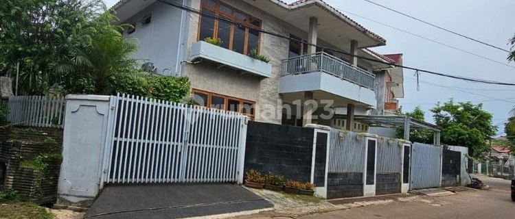 Strategic and Comfortable Residence at Warung Buncit, Mampang, South Jakarta 1