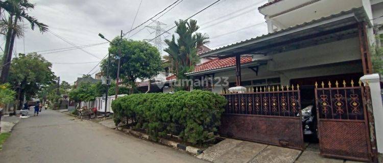 Rumah Terawat Siap Huni Lokasi Pondok Bambu Jakarta Timur 1