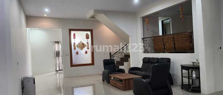 Dijual Rumah Pik 1 Uk 10x25 Semi Furnish 2,5 Lantai Harga 8,5M 1