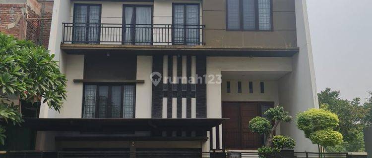 Dijual rumah di Aquamarine PHG 1