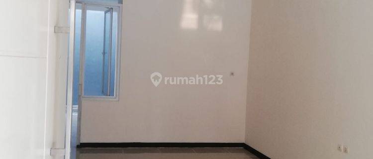 Rumah Modern Minimalis 2 Lantai Siap Huni Taman Kopo Indah 5 Bandung 1