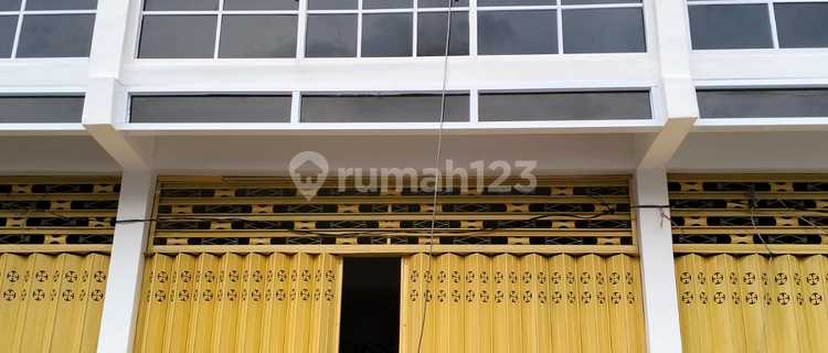 New 2-Story Shop House Strategically Located on Banyu Urip Main Road, Zero Distance, For Sale at Low Price of 1 Billion 1