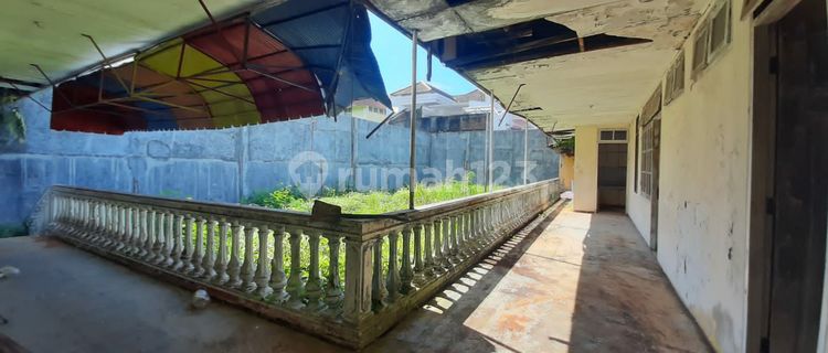 The Candi area house is suitable for a Cafe, Restaurant, Salon, Needs Renovation. 1
