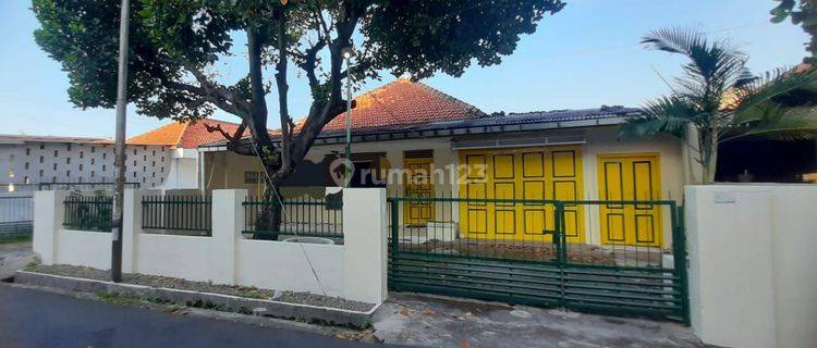 Rumah Pusat Kota Murah ada Lahan Parkir 1