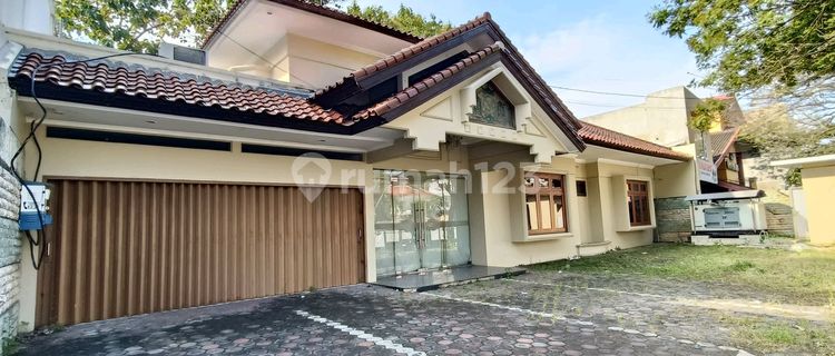 2-Story House in City Center Suitable for Cafe, Office 1