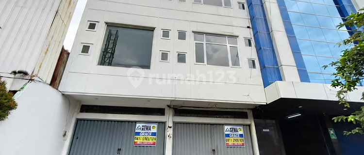 3-Story Strategic Shop House in Majapahit Ready to Occupy 1
