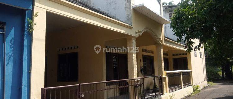 Rumah Di Tengah Kota Semarang Dengan Banyak Kamar 1