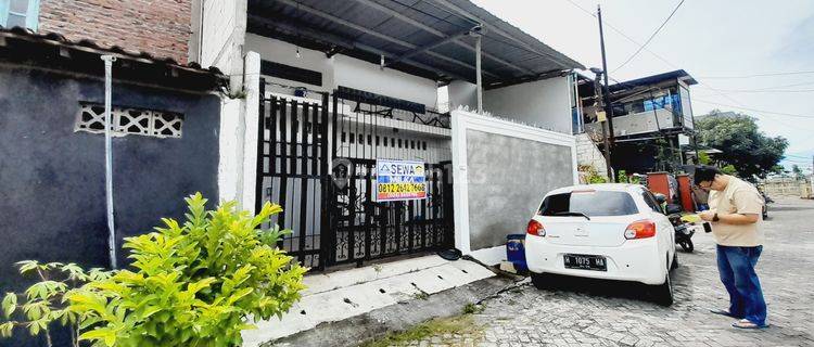Rumah tengah area citarum semarang timur 1