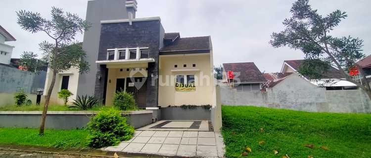 Beautiful house in Graha Taman Bunga Bsb Semarang 1