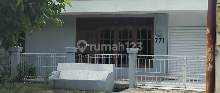 Beautiful House on Sinar Waluyo Pedurungan with SHM 1
