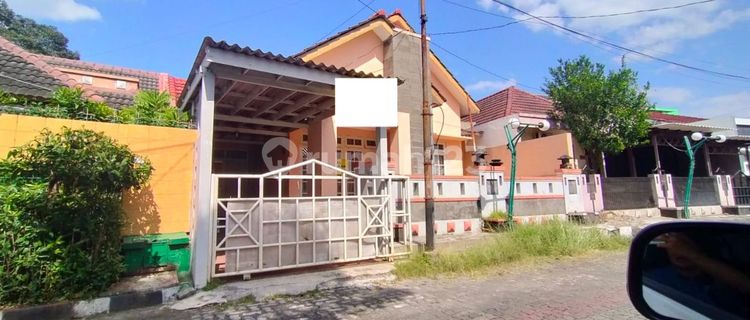 Charming house in Srondol Bumi Indah, Tembalang, South Semarang 1