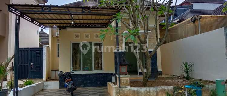 Semi-Furnished House for Sale at Beranda Bali Semarang 1