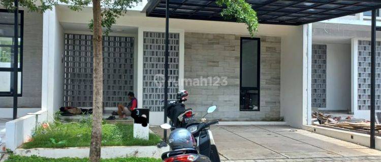 Disewakan BSB Rumah Baru 2 Lt , siap huni 1