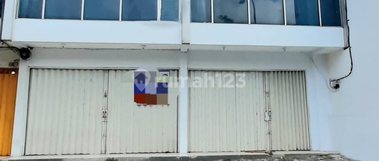 Nice 3-Story Shop for Rent on Ngaliyan Main Road, Semarang 1