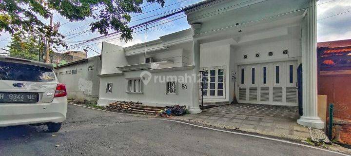 Rumah cantik di dekat simpang lima 1