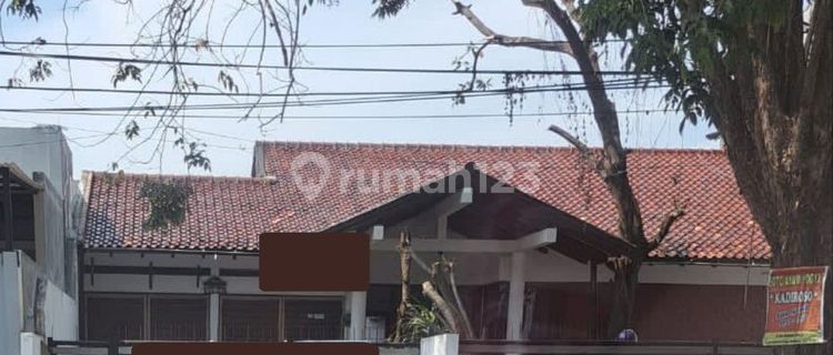 A single-story house in Puri Anjasmoro. 1