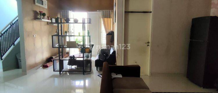 Rumah di Sektor 1C
Hoek dijual Furnished siap huni fralj 1