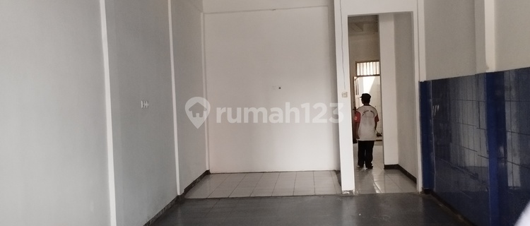 For Rent: Shop House in Mt Haryono, Semarang 1