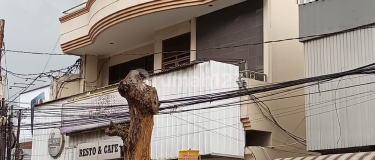 For Rent: Shop House on Mt Haryono, Semarang 1