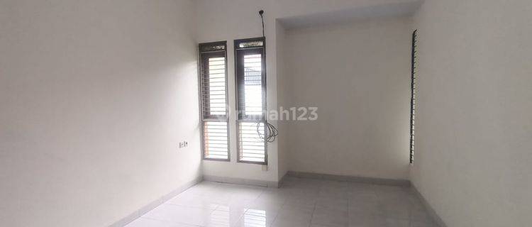 rumah nyaman minimalis di taman kopo indah 3 1