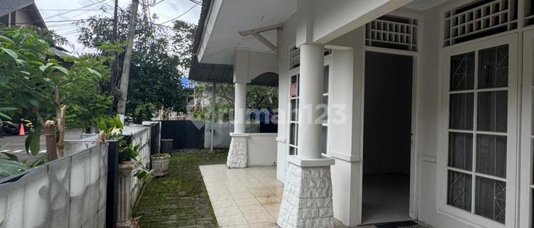 Corner House for Rent, Spacious, Sector 9 Bintaro 1