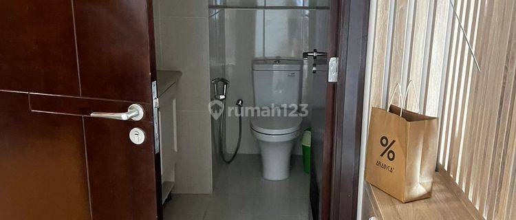 Dijual Cepat Office Neo Soho Type Melrose Full Furnished Lantai Tinggi 1