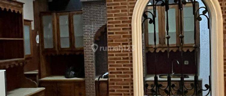 Rumah 2 lantai baru renovasi dengan gaya American Style. 1