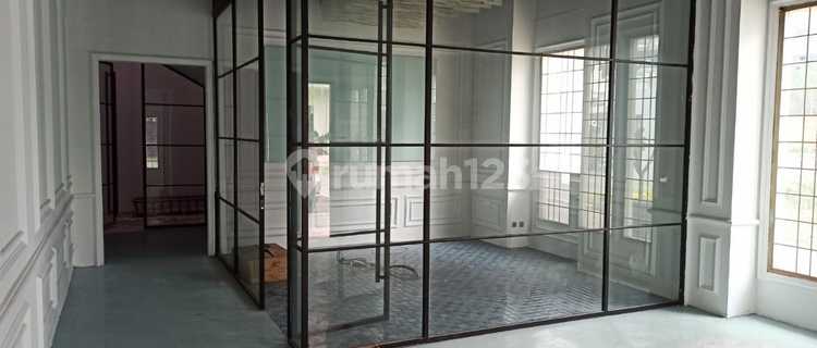 Semi-Furnished 4-Story Permata Senayan Ruko For Sale 1