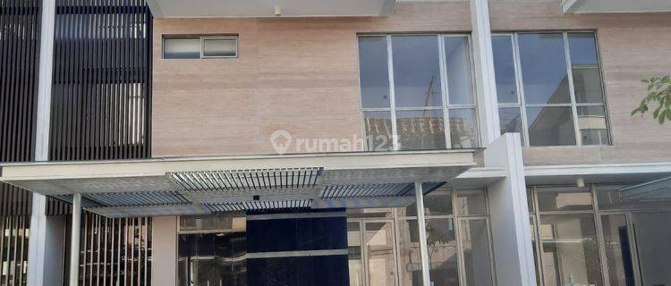 DIJUAL RUMAH MEWAH 3 LANTAI DI GOLF ISLAND PIK 1