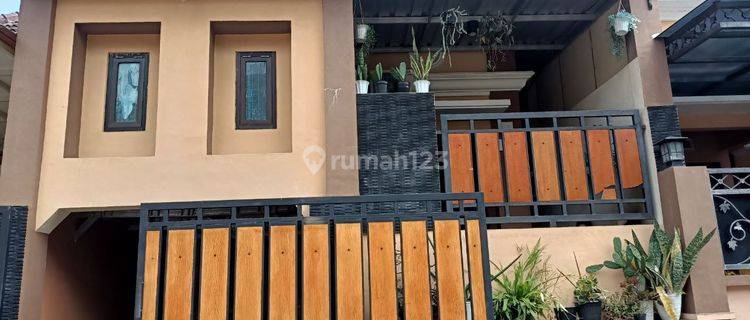 Dijual Rumah Cantik Super Murah 2 Lantai di Perum Graha Defath, Malang 1