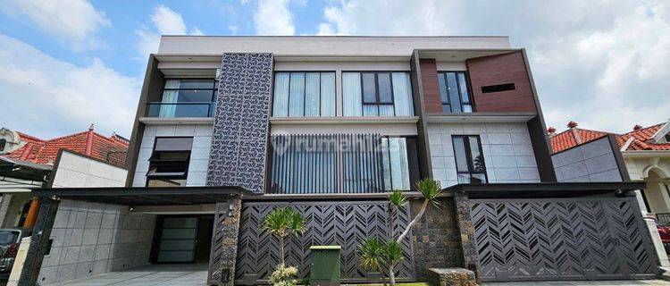 Rumah Mewah Full Furnish di Istana Dieng, Sukun Malang 1