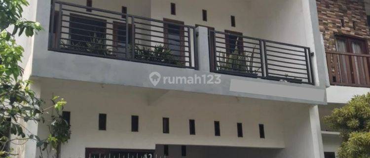 Rumah Villa 2 Lantai di Daerah Karangploso, Malang 1