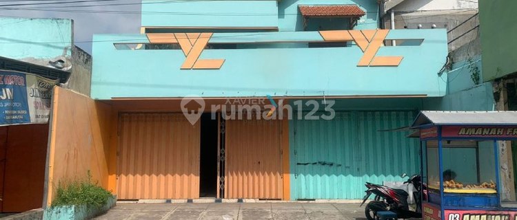 Business House, Strategic Shop House at Zero Kilometer of Glodog Main Road, Karangrejo, Magetan 1